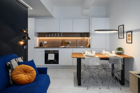 Property building, Kitchen or kitchenette, Dining area