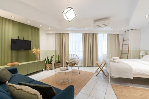 Bed, TV and multimedia, Living room, Photo of the whole room, air conditioner