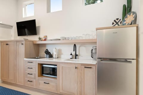 Downtown Kokopelli # 2- Newly Remodeled Stylish Studio House in Moab