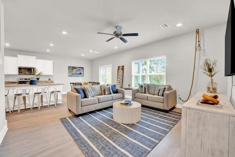 TV and multimedia, Living room, Seating area, Dining area, Evening entertainment