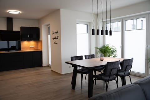 Kitchen or kitchenette, Seating area, Dining area