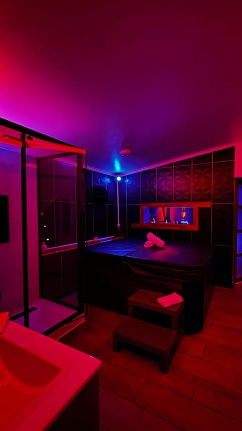 Bathroom, Spa and wellness centre/facilities