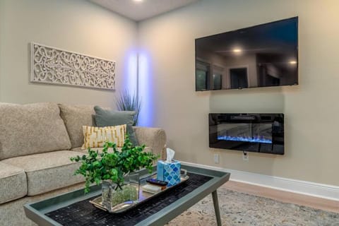 TV and multimedia, Living room, Seating area, Evening entertainment