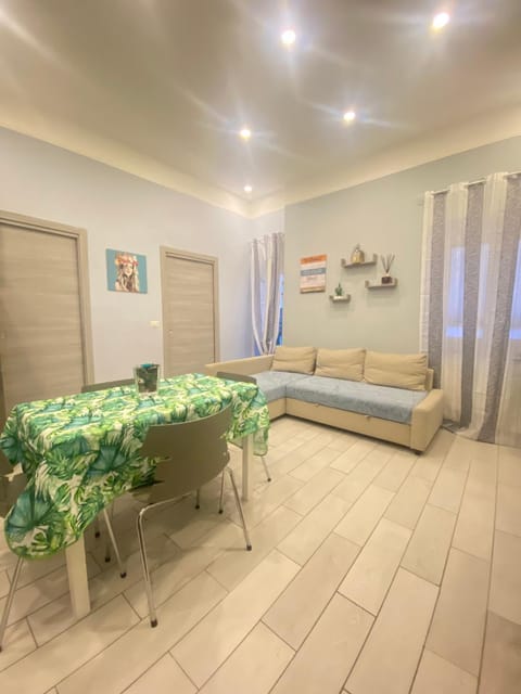 Living room, Photo of the whole room, Seating area