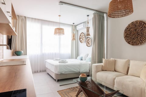 Bed, Living room, Photo of the whole room, Seating area