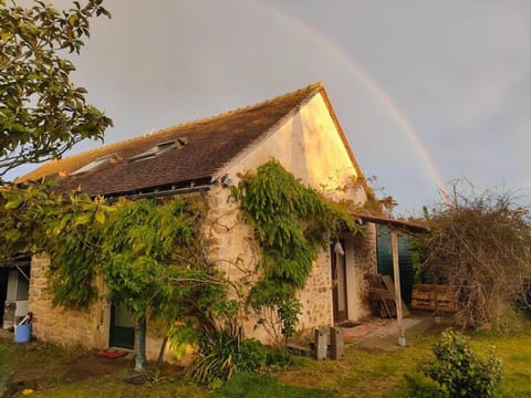 Gîte indépendant avec grand parking extérieur House in Le Mans
