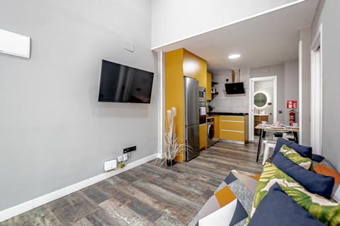 Communal lounge/ TV room, Bed, TV and multimedia, Kitchen or kitchenette, Living room, Seating area