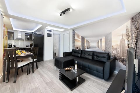 Kitchen or kitchenette, Living room, Seating area, Dining area