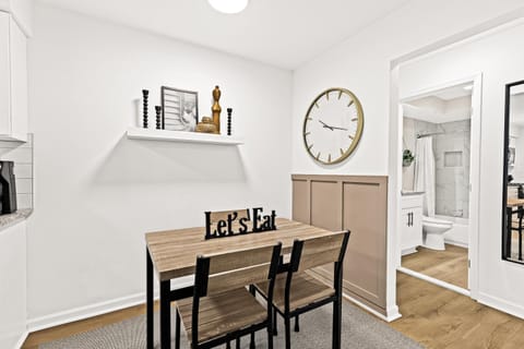 Cozy Modern 1BR Close to Downtown Apartment in Mount Clemens