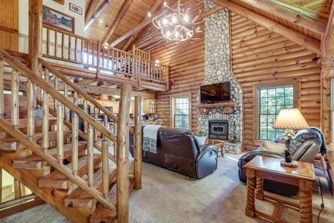 Family Getaway Georgia Cabin with Outdoor Hot Tub Cabin in White County