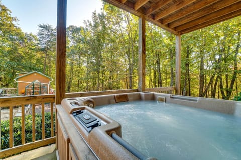 Family Getaway Georgia Cabin with Outdoor Hot Tub Cabin in White County