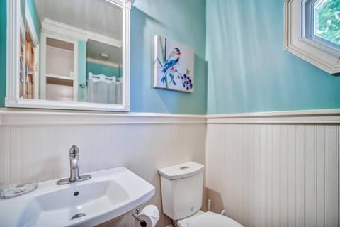 The Bluffton Village Home - 5 BR in Old Town w Carriage Home House in Bluffton