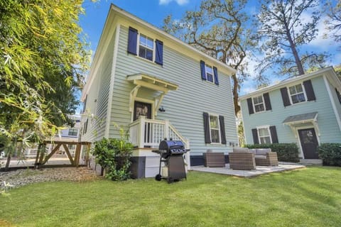 The Bluffton Village Home - 5 BR in Old Town w Carriage Home House in Bluffton