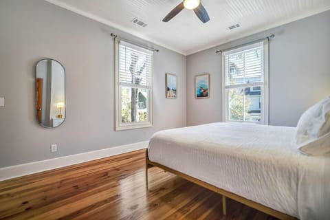 The Bluffton Village Home - 5 BR in Old Town w Carriage Home House in Bluffton