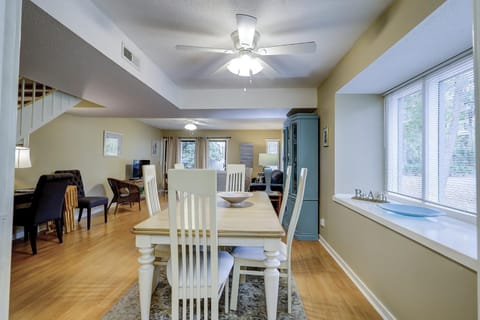 Private BBQ grill Two King Beds 2 Twins Bikes & Beach Gear included House in North Forest Beach