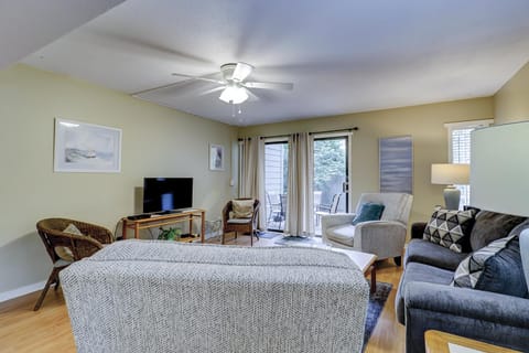 Private BBQ grill Two King Beds 2 Twins Bikes & Beach Gear included House in North Forest Beach