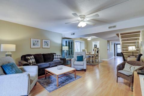 Private BBQ grill Two King Beds 2 Twins Bikes & Beach Gear included House in North Forest Beach