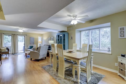 Private BBQ grill Two King Beds 2 Twins Bikes & Beach Gear included House in North Forest Beach