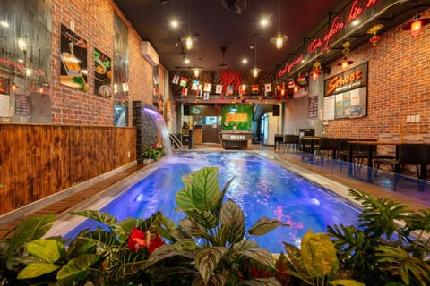 Restaurant/places to eat, Swimming pool