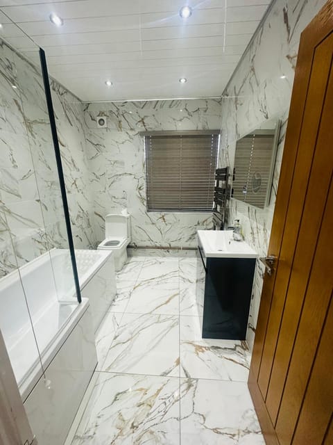 KNIGHTSBRIDGE COURT Hotel in Burton upon Trent