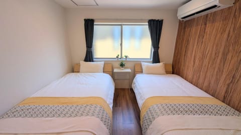 Bed, Photo of the whole room, Bedroom, air conditioner