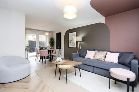 xxBrand Newxx sleeps 8, stylish japandi house House in Blackpool