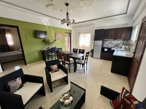 TV and multimedia, Kitchen or kitchenette, Living room, Seating area, Dining area