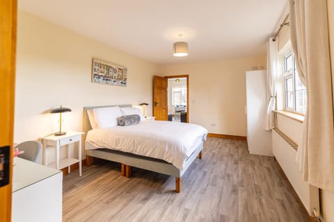 Hillside House - Rose Cottage Apartment in Longford