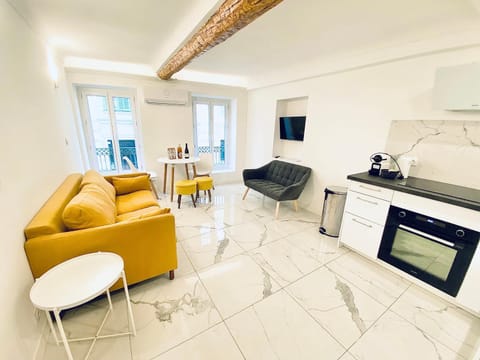 TV and multimedia, Kitchen or kitchenette, Living room, Seating area, Dining area, pet friendly, stove