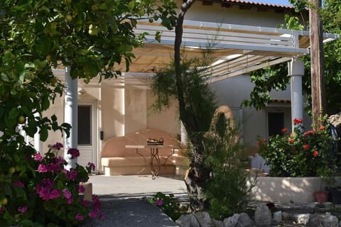 Property building, Patio, Spring, Day, Garden, Garden view