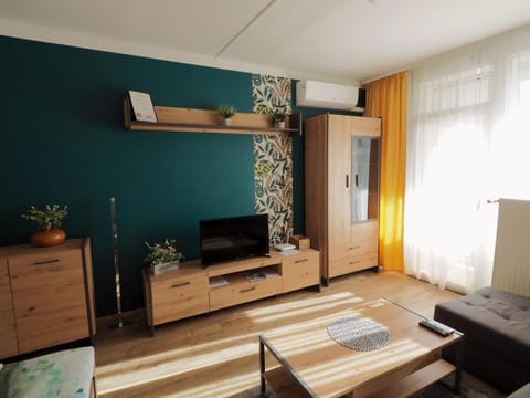 Communal lounge/ TV room, TV and multimedia, Living room, internet, air conditioner