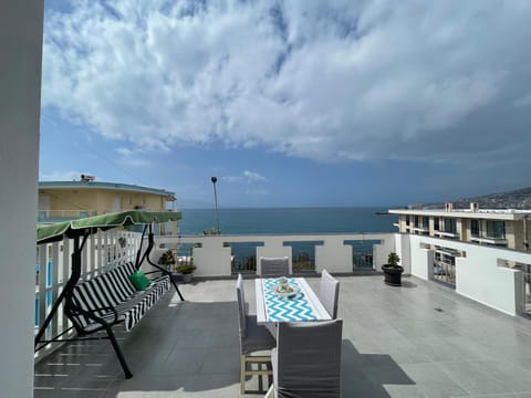 Property building, Natural landscape, Balcony/Terrace, Dining area, Beach, Sea view