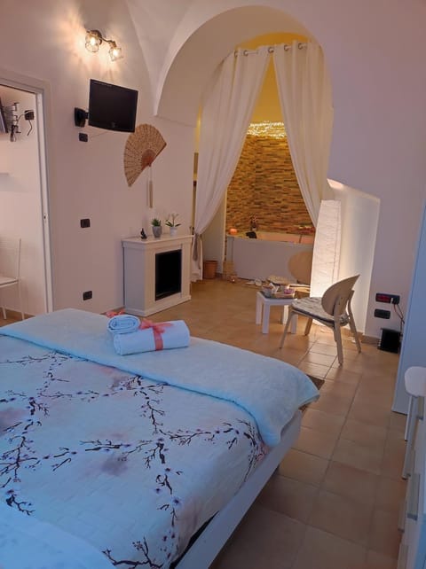 Bed, TV and multimedia, Photo of the whole room