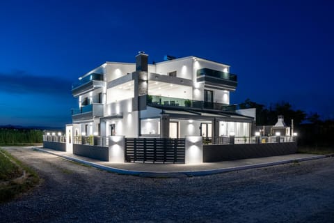 Grand Wave Luxury Suites Apartment in Halkidiki