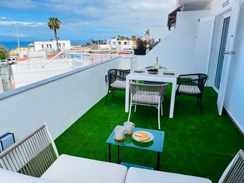 Property building, Day, Natural landscape, View (from property/room), Balcony/Terrace, Balcony/Terrace, Dining area, Pool view, Sea view