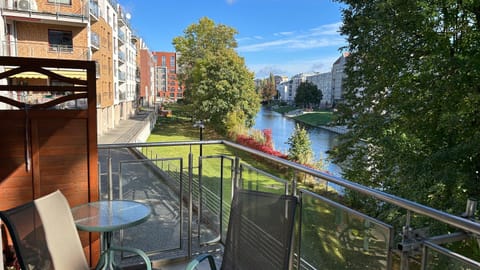 Patio, View (from property/room), Balcony/Terrace, River view