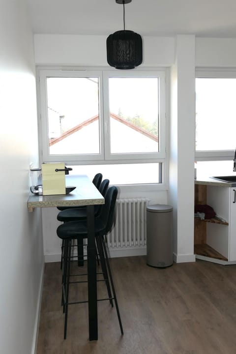 M007-8-9 Marquer Chambre colocation proche de la Gare Bed and Breakfast in Annemasse