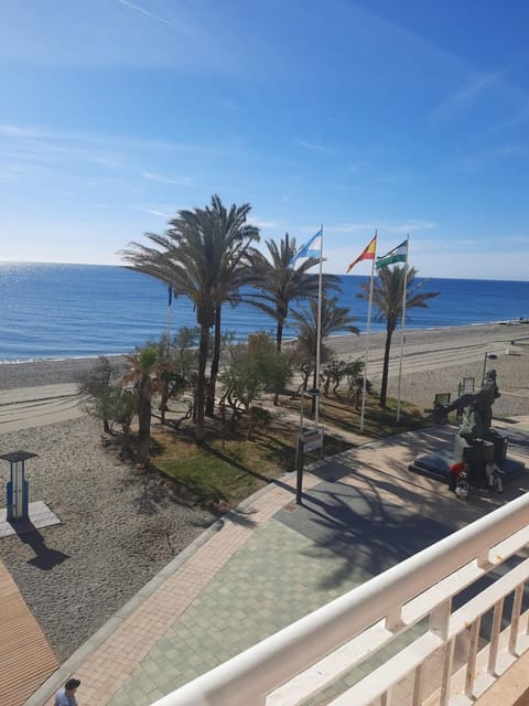 Primera linea de Playa a 10 min Estepona Apartment in San Luis de Sabinillas