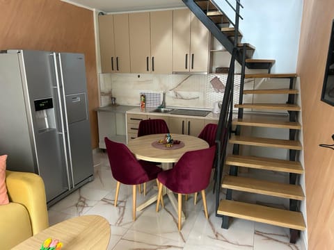 Kitchen or kitchenette, Parking, locker, locker