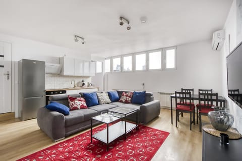 Kitchen or kitchenette, Living room, Seating area, Dining area, pet friendly, stove