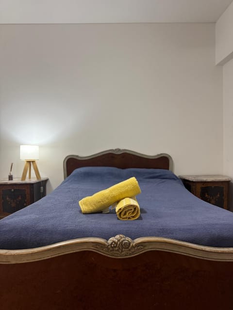Bedroom, towels