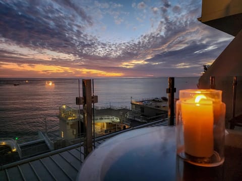 View (from property/room), Landmark view, Sea view