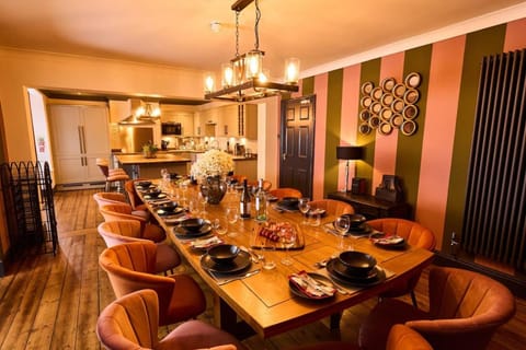 Dining area, kitchen