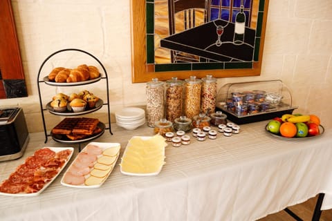 Food and drinks, Food, Breakfast, Continental breakfast, Buffet breakfast