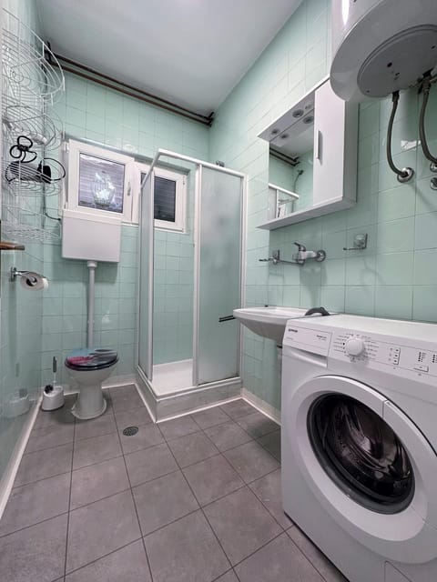 Shower, Bathroom, washing machine