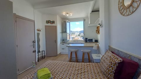 Bed, Living room