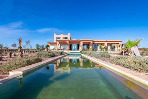 Property building, Spring, Day, Natural landscape, Garden, Garden view, Pool view