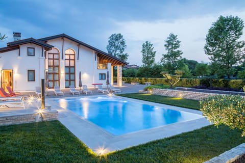 View (from property/room), Garden view, Pool view