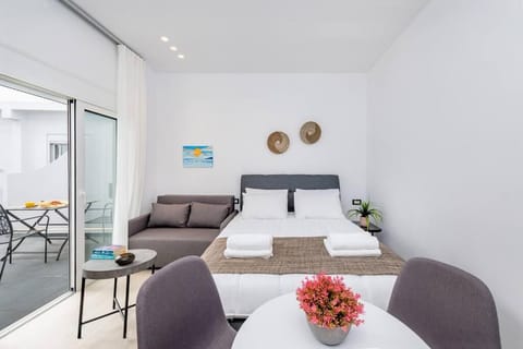 Bed, Seating area, Bedroom