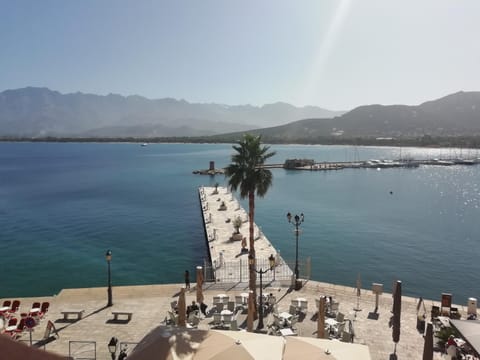 Nearby landmark, Natural landscape, Balcony/Terrace, Beach, Mountain view, Sea view